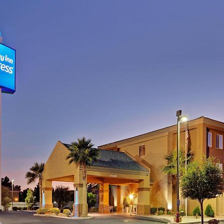 Holiday Inn Express Las Vegas-Nellis By Ihg Dış mekan fotoğraf